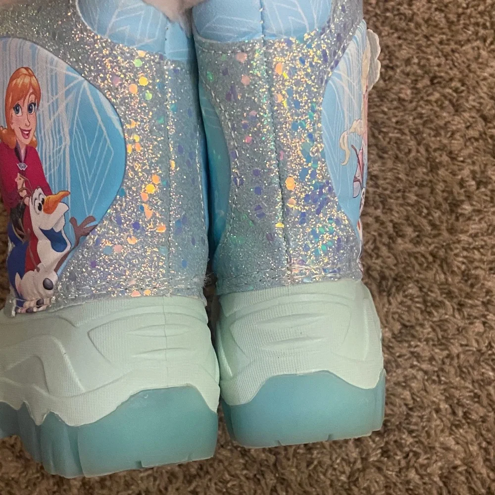 Frozen Themed Toddler Snow Boots that Light up! - Picture 7 of 10